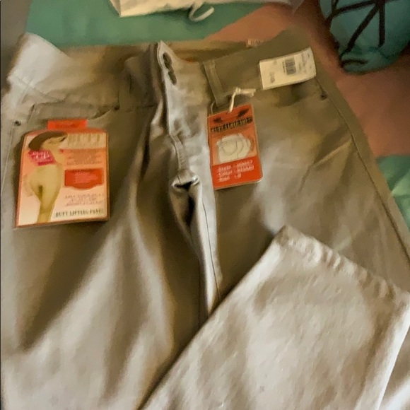 Butt Lifting Pants - Picture 3 of 4